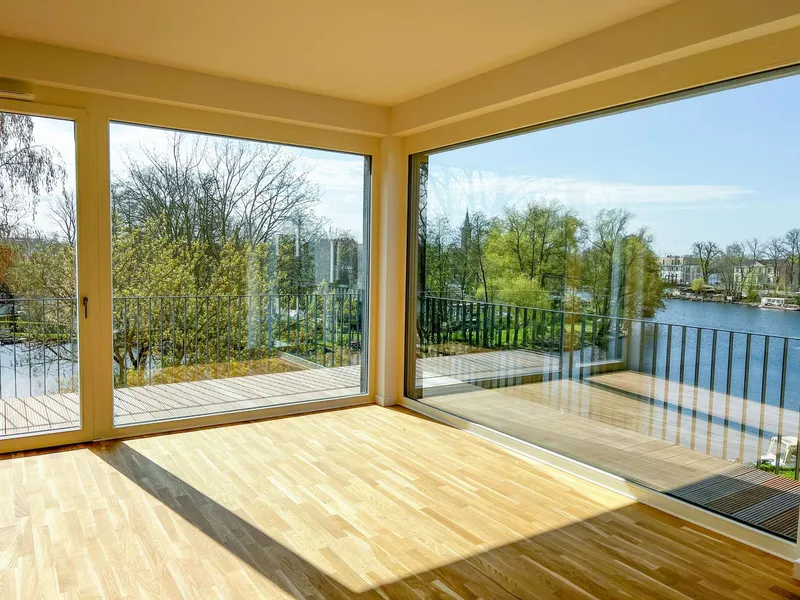 Wunderschöne geräumige Wohnung mit traumhaftem Wasserblick und zwei großen Balkonen — photo 1
